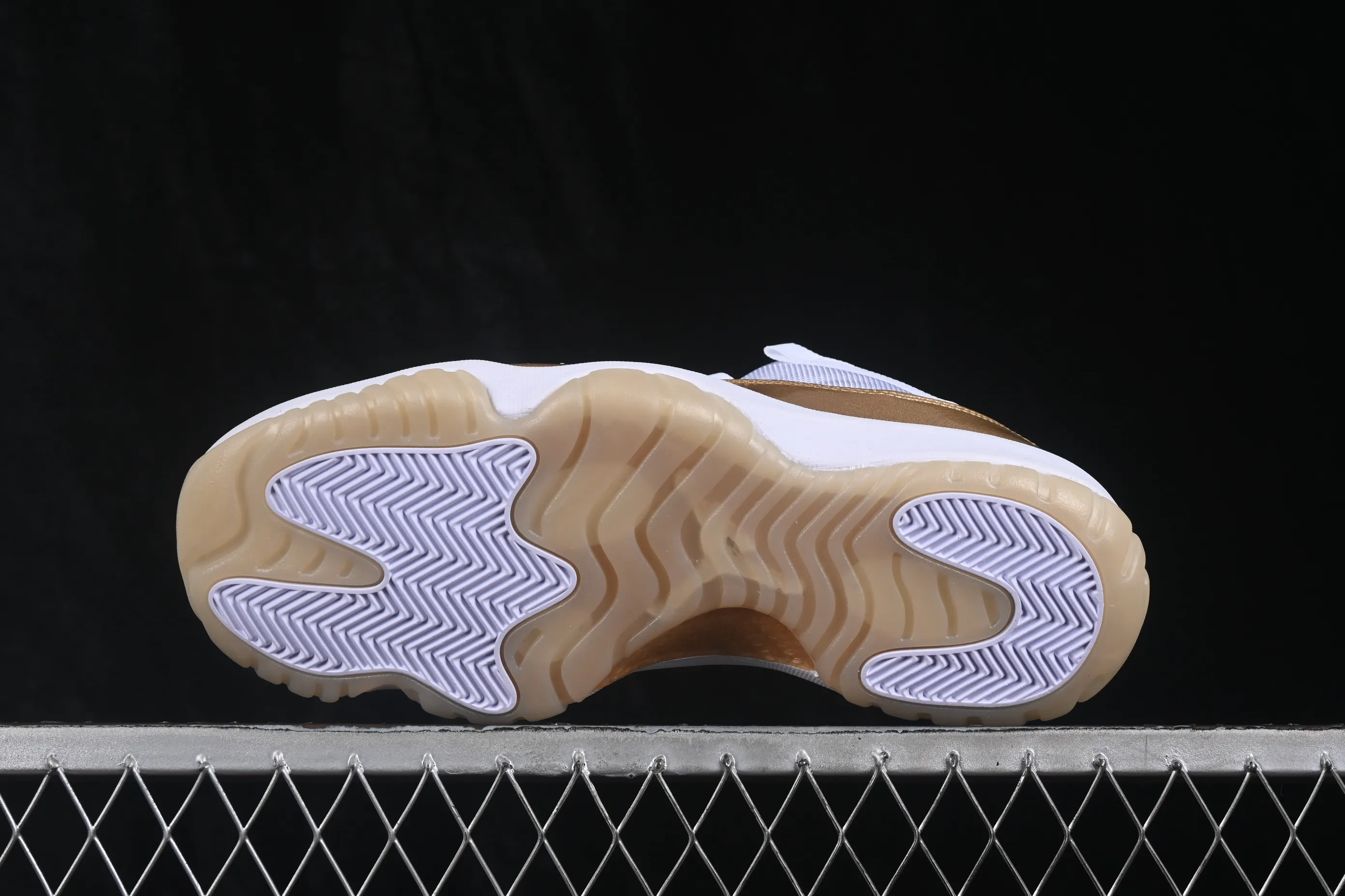 All categories Air Jordan Jordan series basketball shoes Air Jordan 11 F version Air Jordan 11 Low "Metallic Gold" AJ11 Joe 11 Platinum AH7860-102